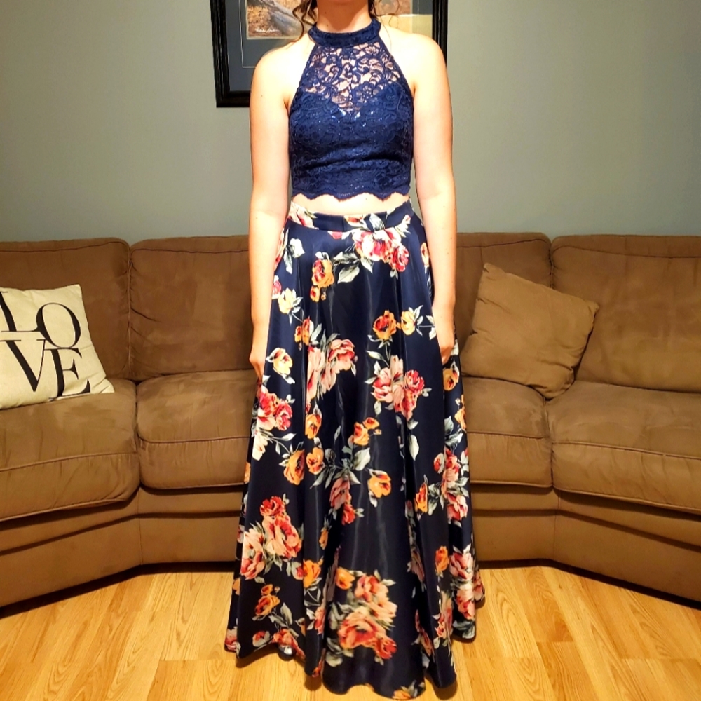 City Studio size 7 semi formal dress 2 piece Navy blue floral